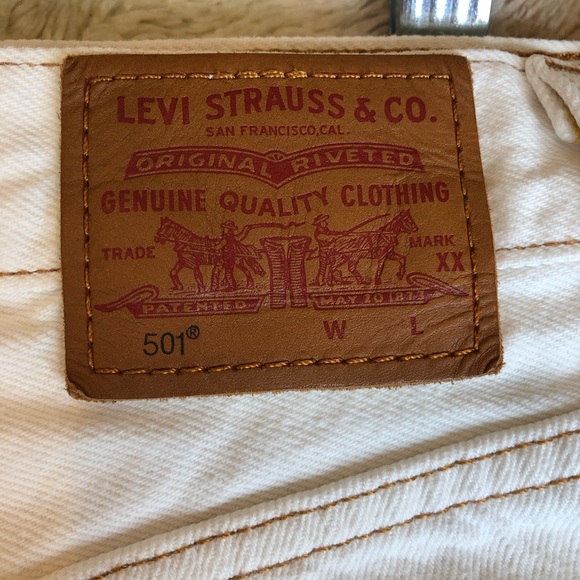 Free People Highwaisted Levi’s 501 Shorts Daisy Dukes Distressed Denim Jean 27 - Picture 5 of 10